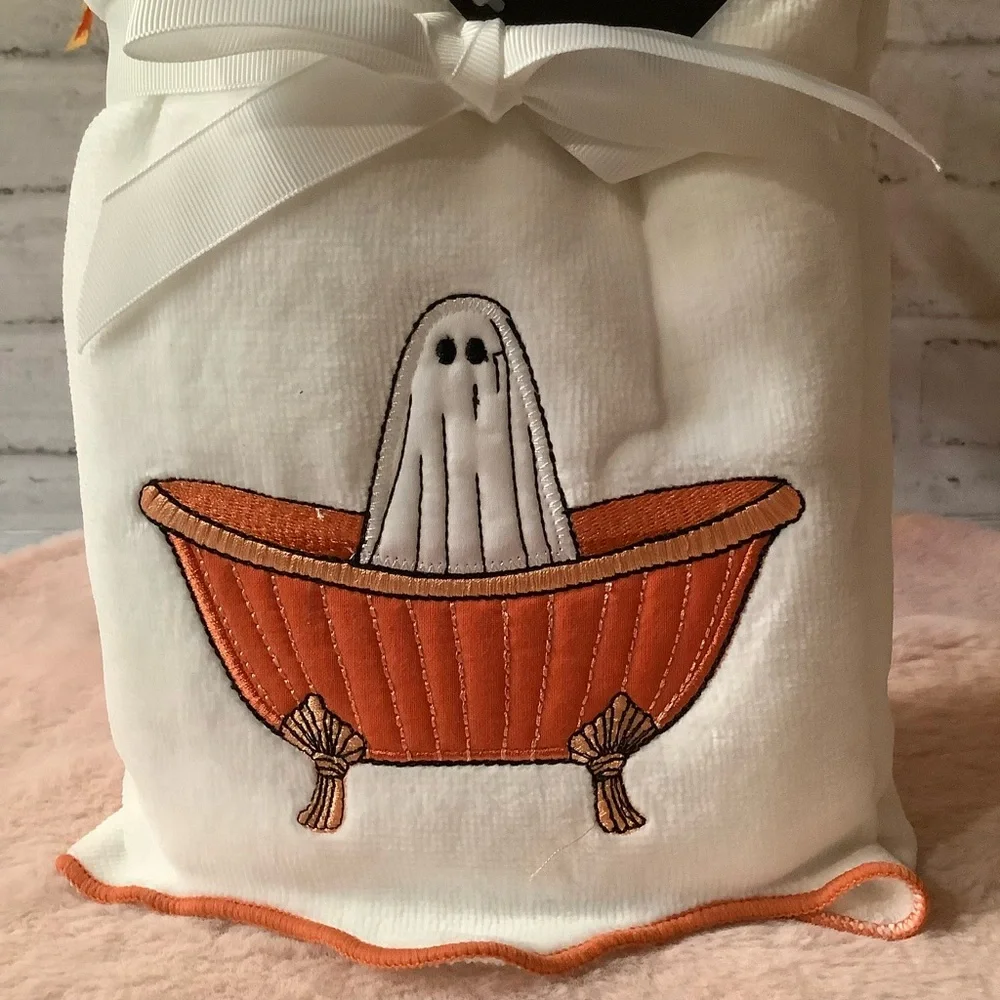 KASSADECOR Set Of 2 Ghost Bath Hand Towels